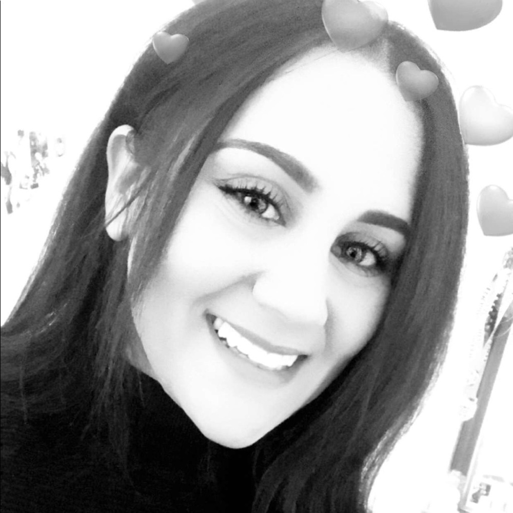 Meet your Posher, Dena